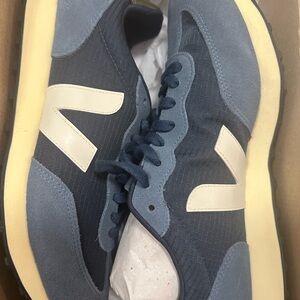 Veja Rio Men's Blue and Cream Sneakers